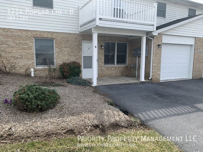 Building Photo - 1214 Poplar Cir Unit B