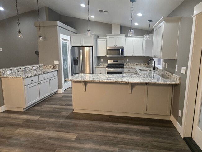 Photo - 3 bed 2 bath Home for Rent in Grants Pass