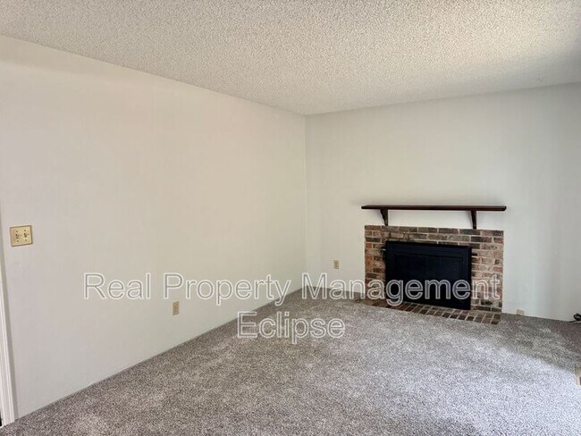 Photo - 13617 SE Fairwood Blvd