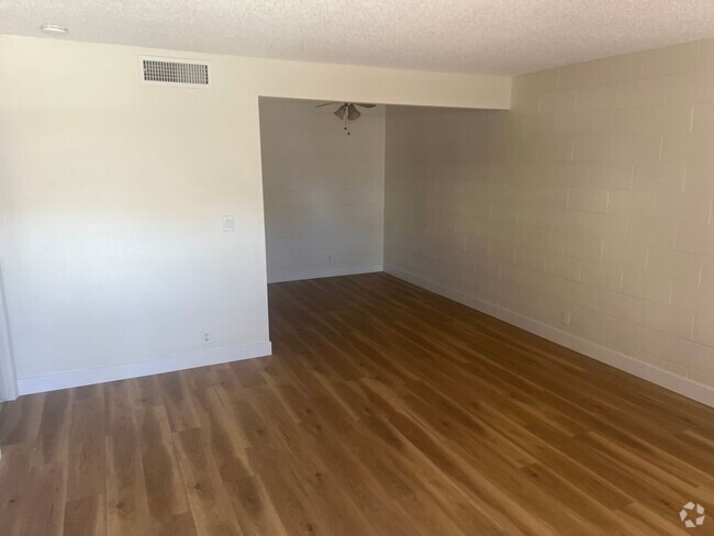 Building Photo - 1 Bedroom 1 Bath In Central Las Vegas Unit 3 Rental