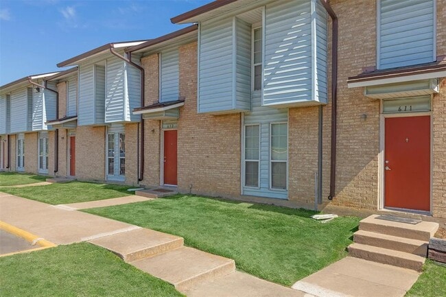 Building Photo - 2100 Southcrest Dr Rental