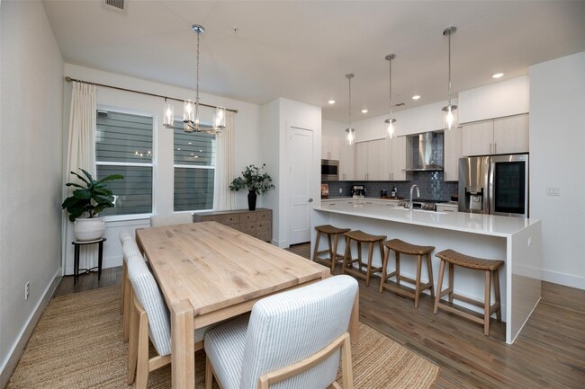 Photo - 4205 Roseland Ave Unit 202