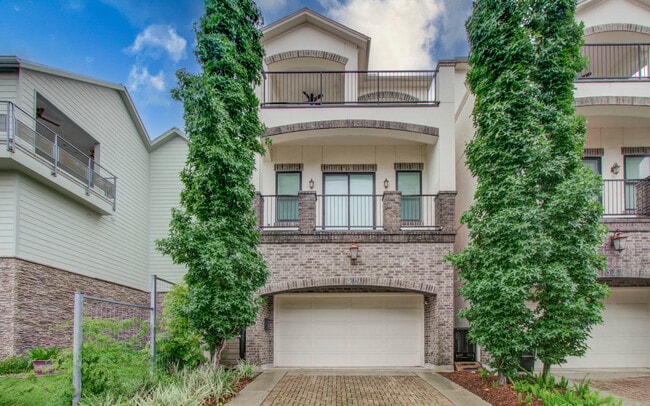Photo - 309 W Pierce St Townhome