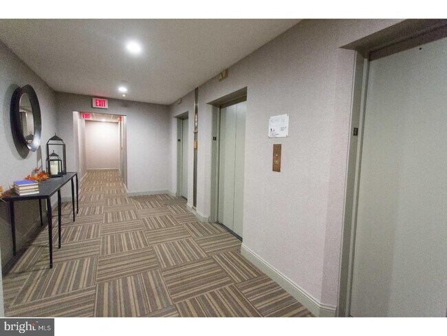 Building Photo - 1411 Walnut St Unit 312