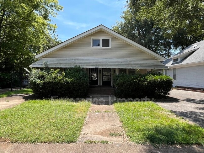 Building Photo - 2187 Court Unit 102
