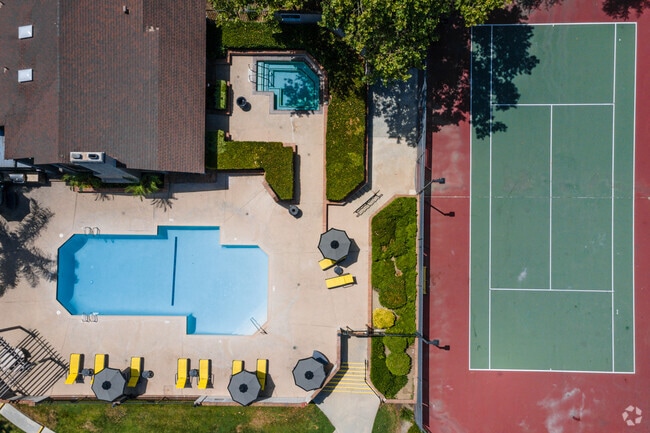 Pool, Spa & Tennis Court