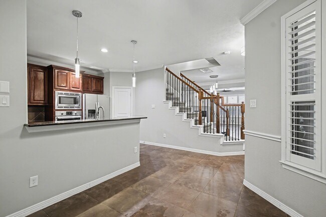 Photo - 5205 Larkin St