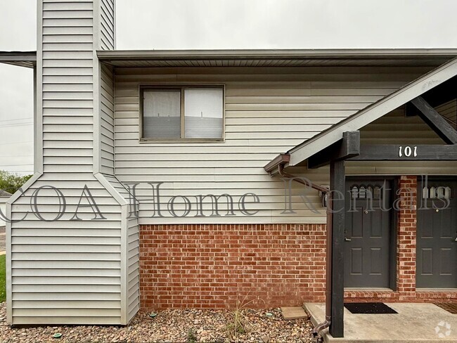 Building Photo - West Side Townhome