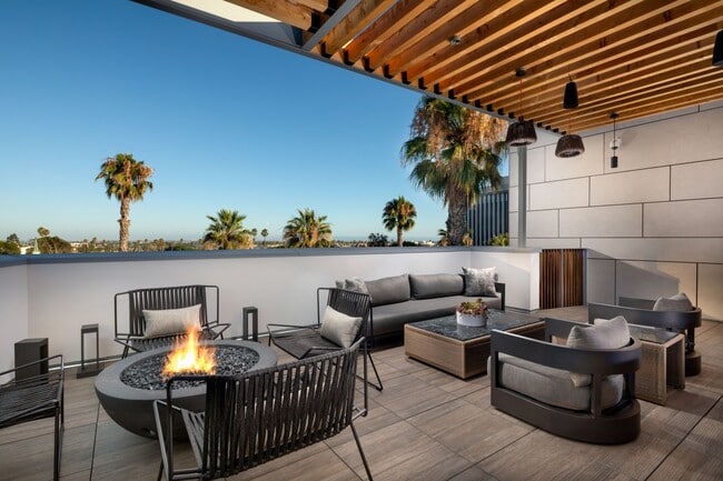 Building Photo - Evani 3223 Wilshire Rental