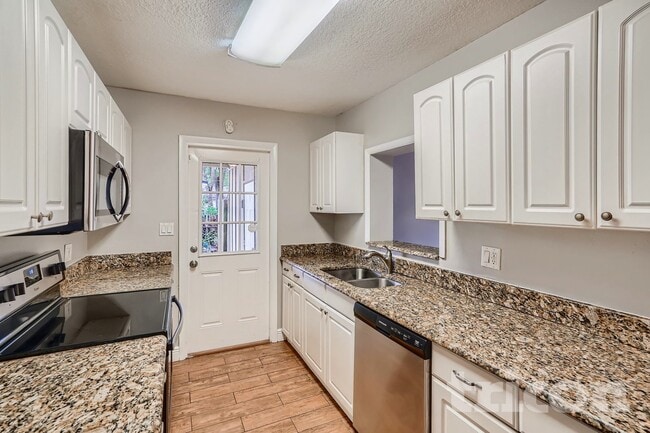 Photo - 322 Notre Dame Dr House