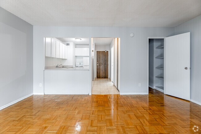 Bachelor - 419SF - Living Room - 299 Glenlake (Toronto) Limited