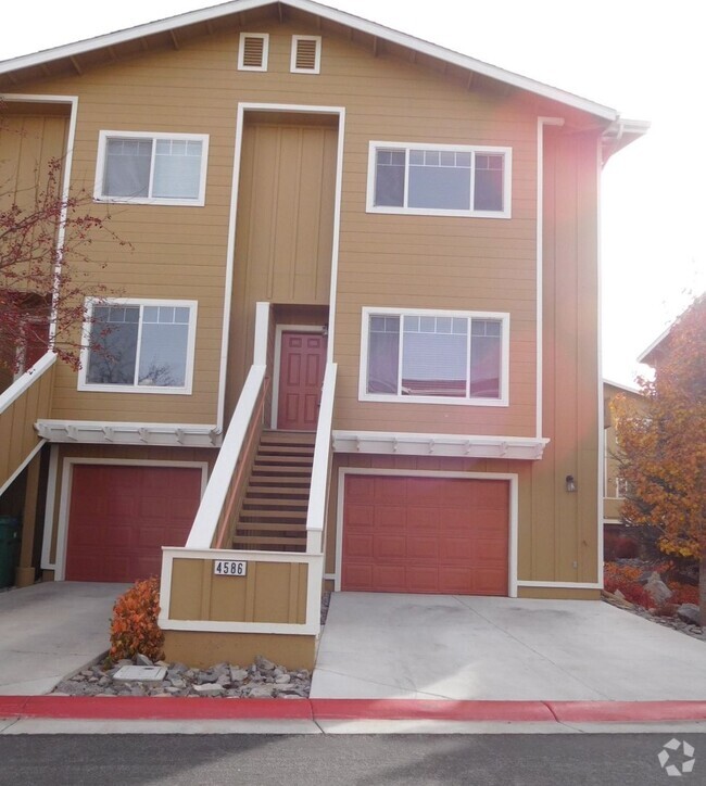 Building Photo - UNR friendly 3 Bedroom , 2.5 Bath Townhouse