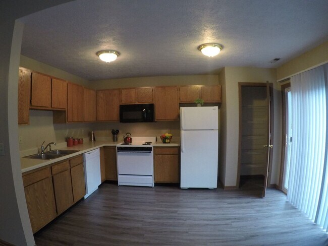 2911-2915 Horizon Dr.