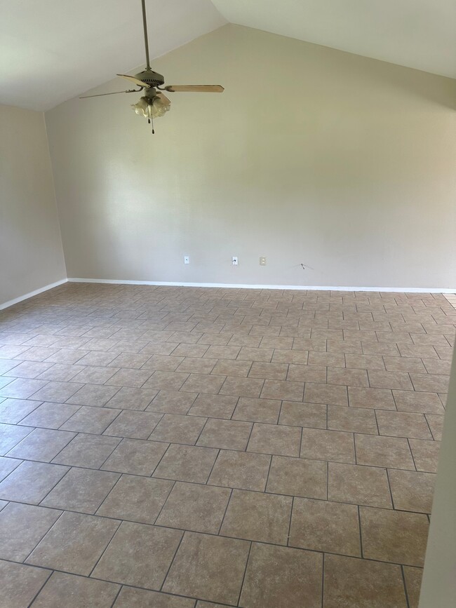 Photo - 112 E Crest Dr Unit A