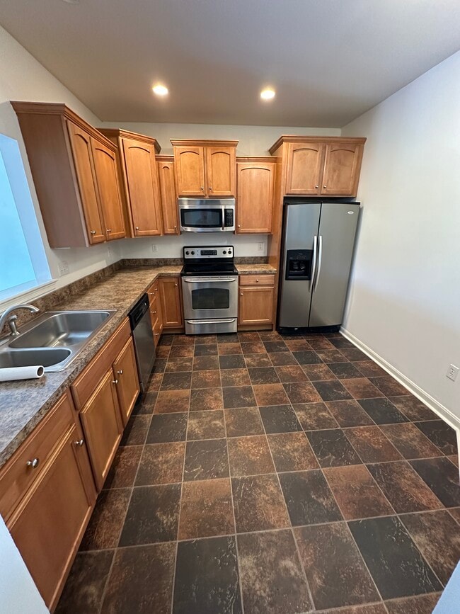 Photo - 2056 Deer Run Dr