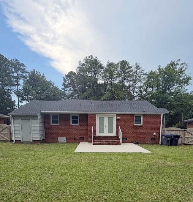 1904 Windsor Dr