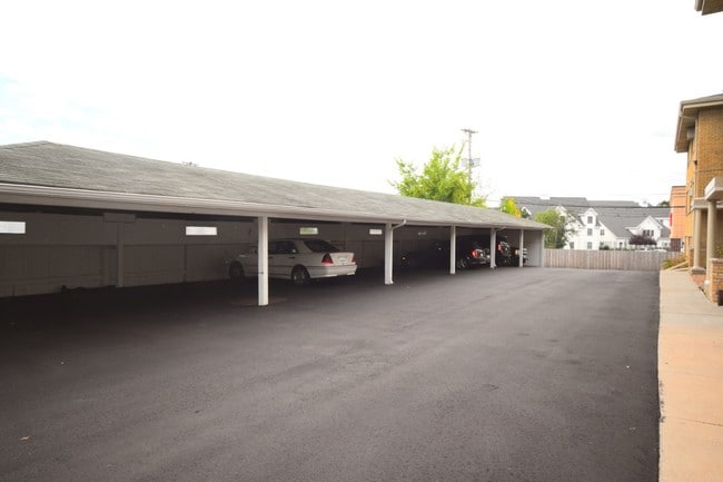 Photo - Mount Curve Apartments