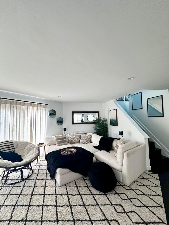 Photo - 132 Weybridge Cir