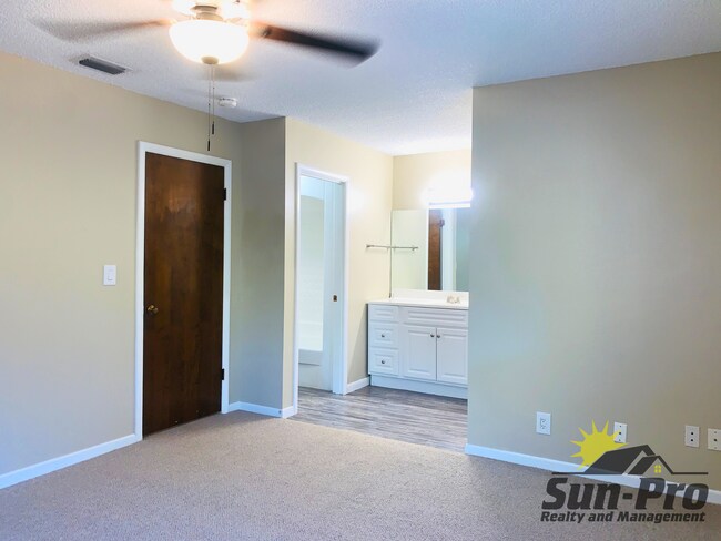 Photo - 136 Pine Cone Trl