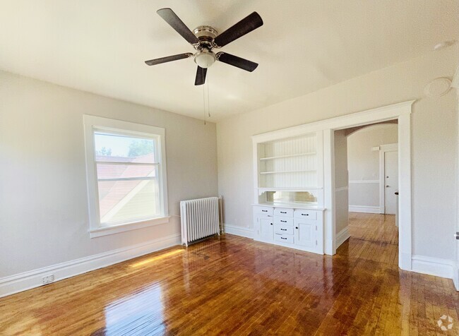 Building Photo - 1767 S Pearl St Unit 1767 Lower Rental