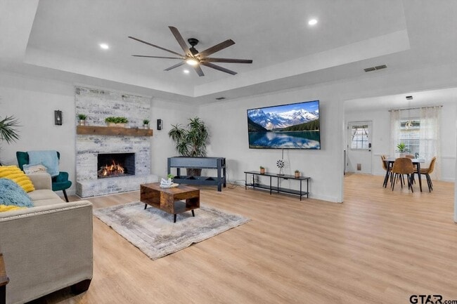 Building Photo - 10801 Harvest Wood Dr