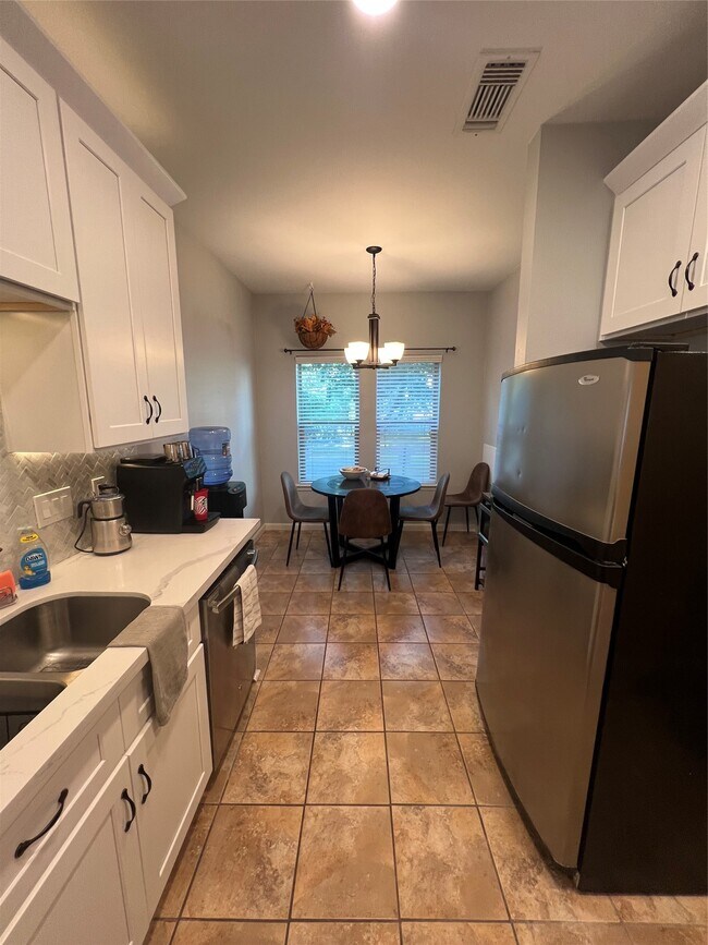 Photo - 2414 Longview St Unit 202