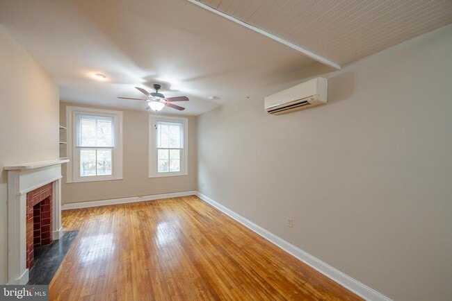 Photo - 104 W Gay St