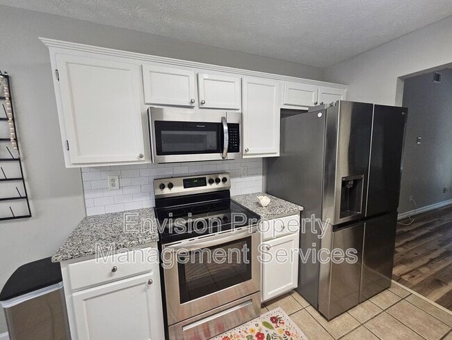 Photo - 479 Lakeshore Dr
