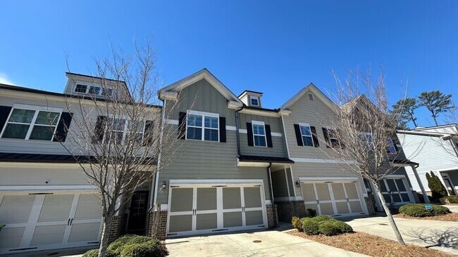 Building Photo - Gorgeous Sandy Springs Townhome, Hardwoods...