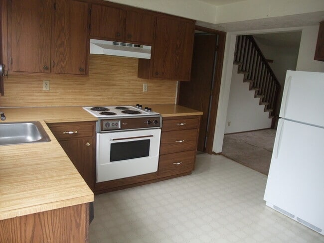 Photo - 2 Bedroom 1  1/2 Bath Unit Of  Duplex With A Garage In Albany