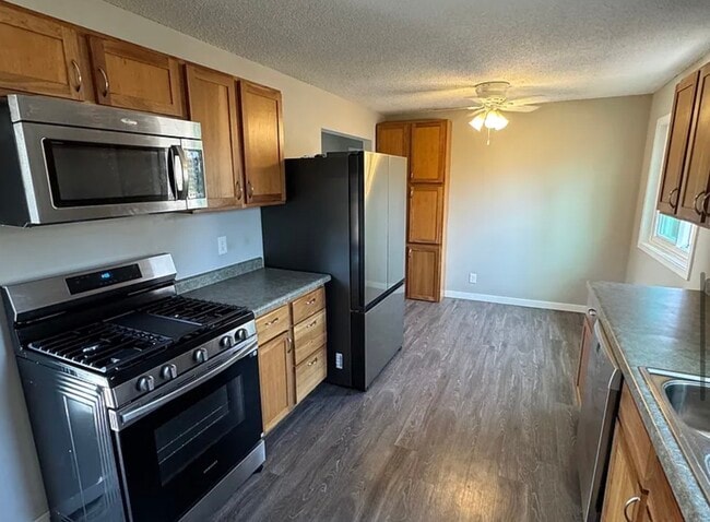 Photo - 930 Larpenteur Ave W