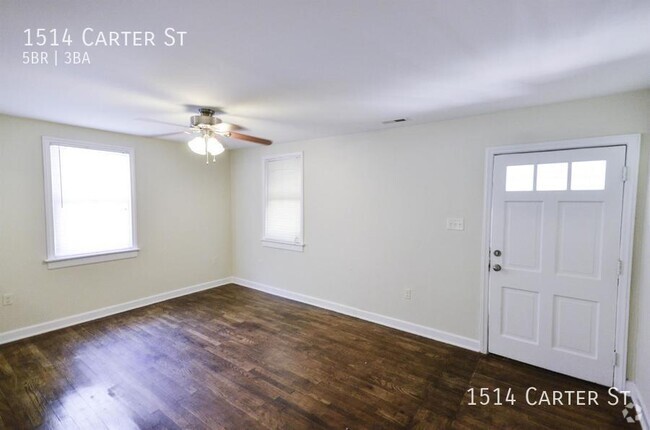 Building Photo - Updated spacious 5-bed with a fenced-in yard! Rental