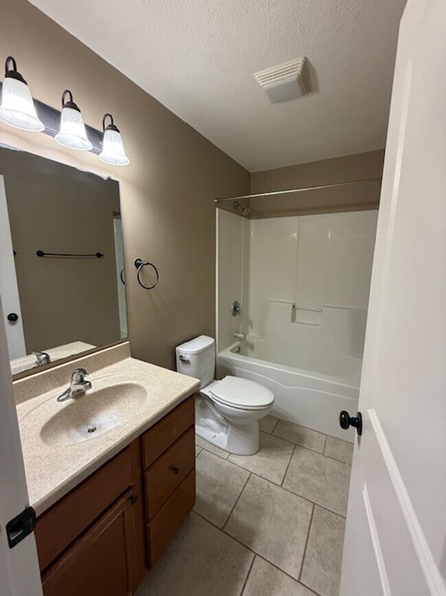 Photo - 616 Wintergreen Dr