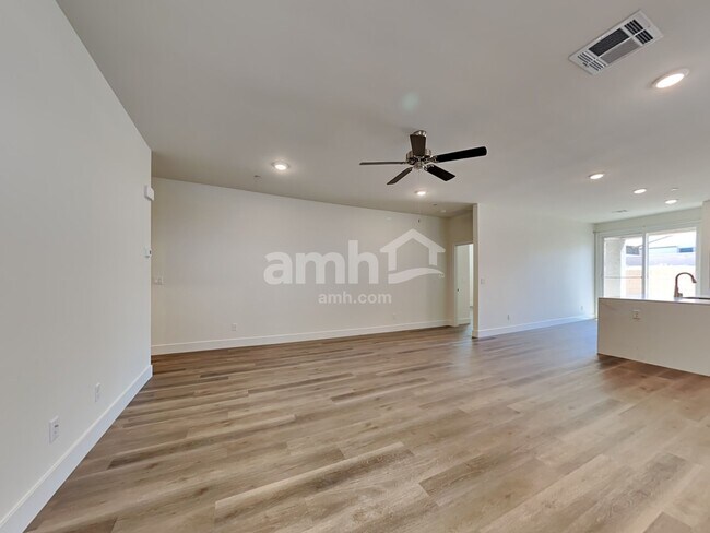 Photo - 521 Silverbell Falls Pl