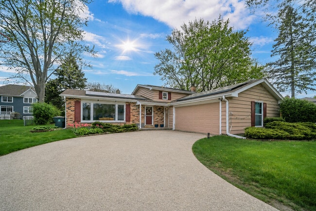 Building Photo - 401 Greentree Pkwy