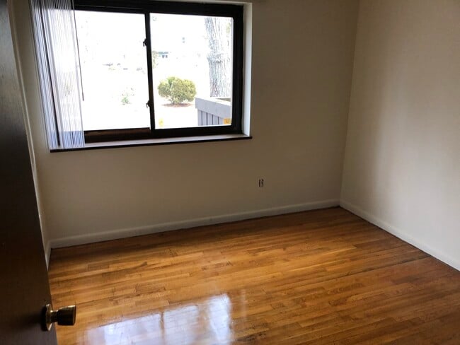 Photo - 202 Central St