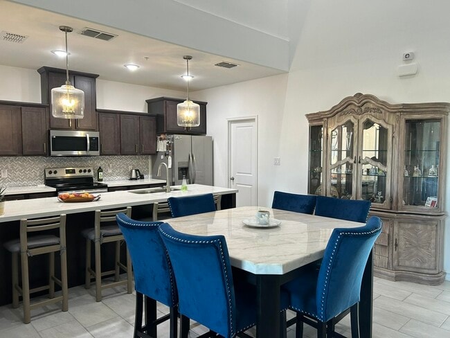 Photo - 9925 Kaspar Dr Unit 9925