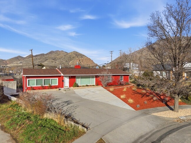 Building Photo - 2885 E Loran Heights Dr