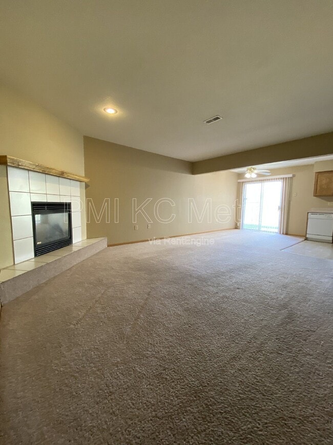 Photo - 526 NE Churchill St