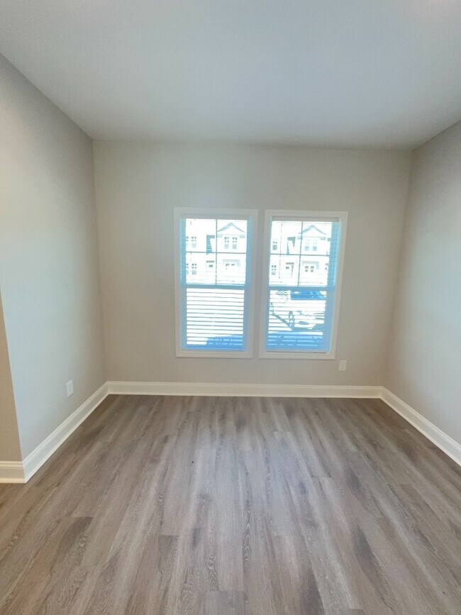 Photo - 607 Jacks Xing Dr