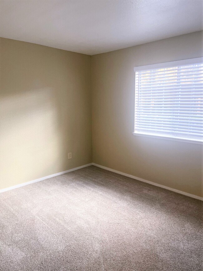 Oak Creek Village Apartments Citrus Heights, CA