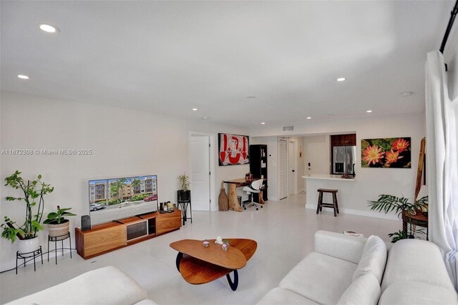 Building Photo - 2640 NE 135th St Unit 210 Rental