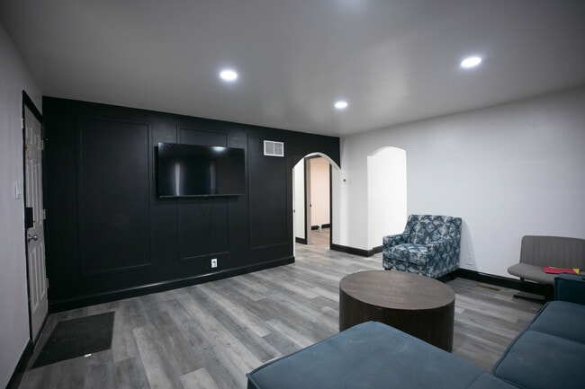 Photo - 111 E Garwood Ave Unit A