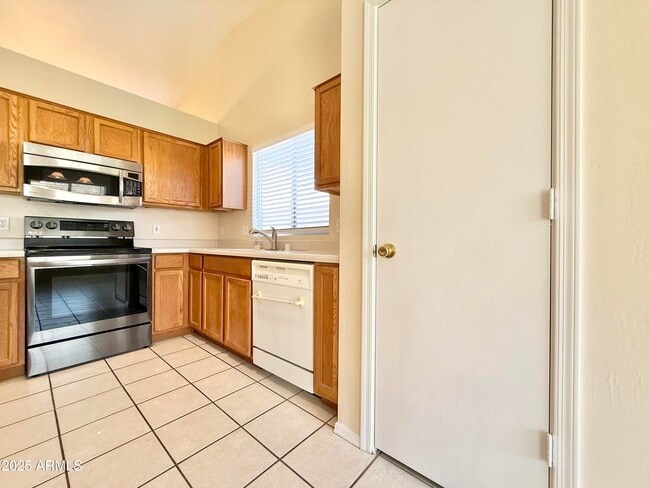 Photo - 2321 E Remington Pl