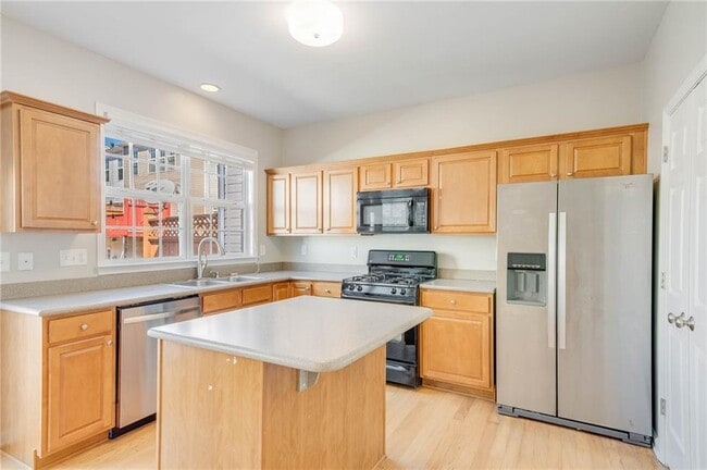 Photo - 1305 Greychurch Way
