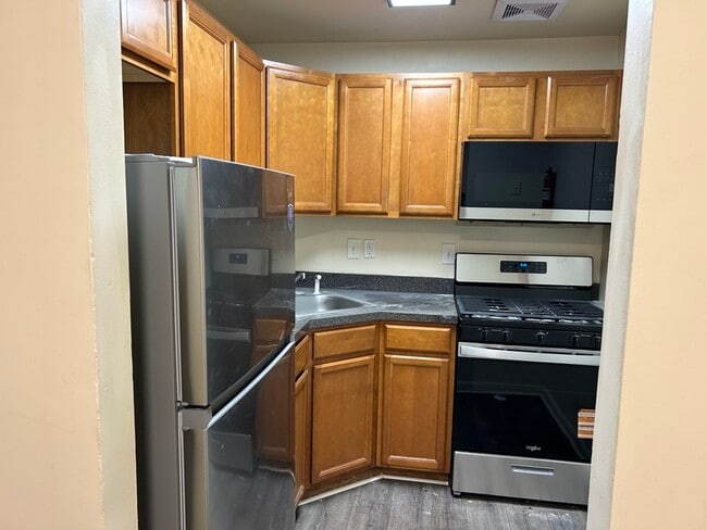 Photo - 301X Dupont Ave