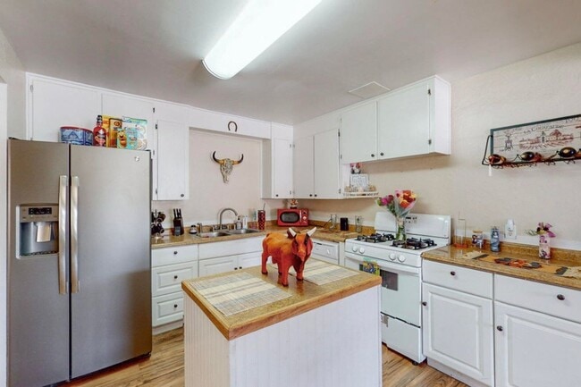 Photo - COMING SOON Cozy 4 bed -1 bath - Close to Uptown