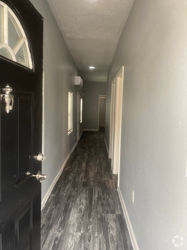 Building Photo - 7404 Navigation Blvd Rental