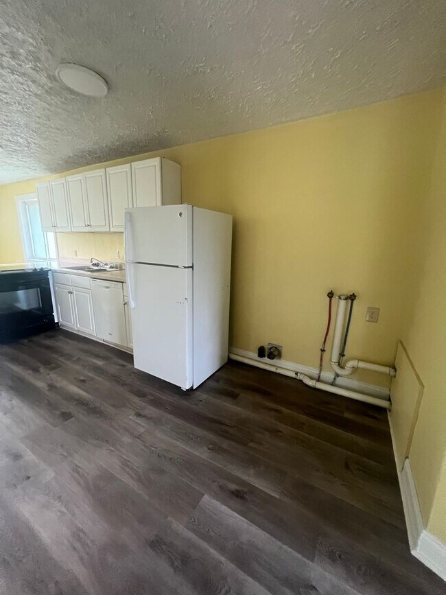 Photo - 704 W 4th St Unit #2