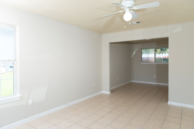 Building Photo - Duplex For Lease Unit Cravens Place C1